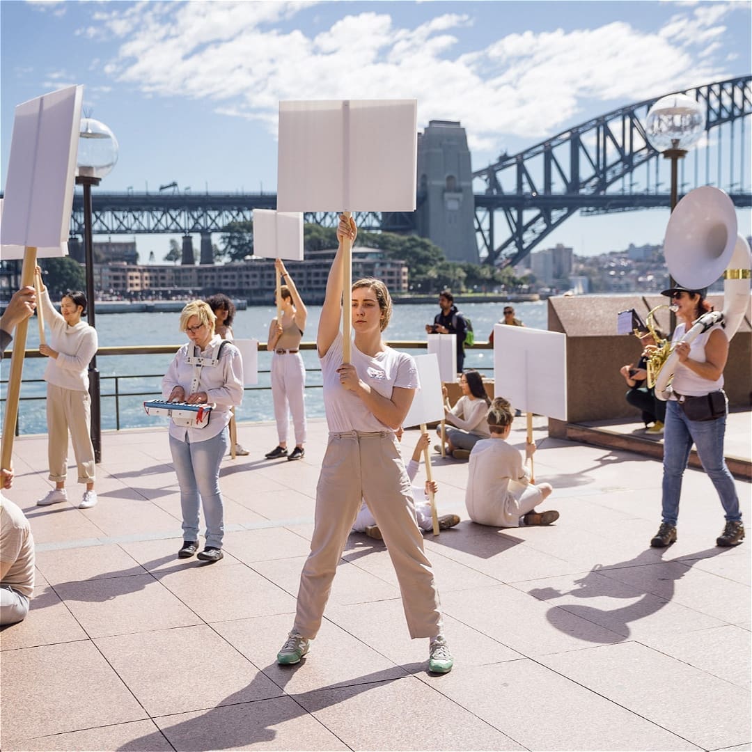 Blank Placard Dance, Replay